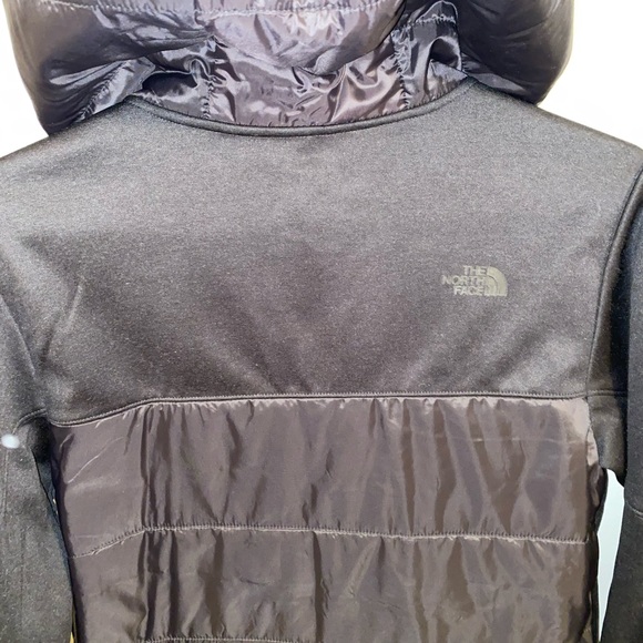 Women’s North Face Light Jacket - Picture 4 of 5